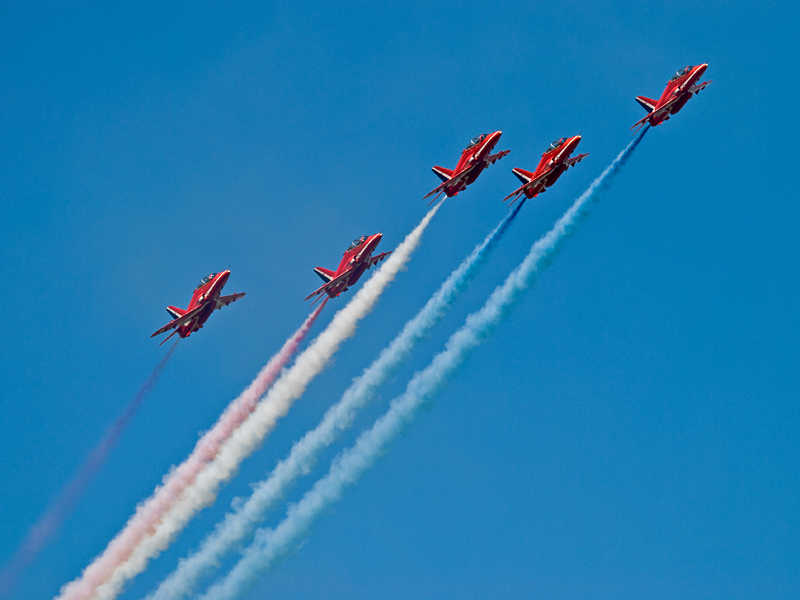 123_Radom_Air Show_Red Arrows na British Aerospace Hawk T1.jpg